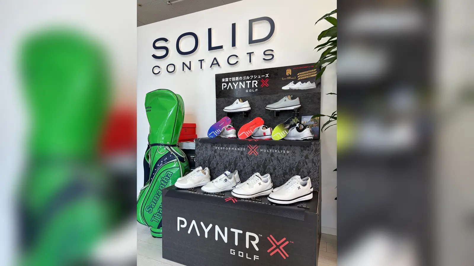 SolidContacts店内のPAYNTR GOLF展示